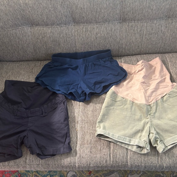 Size small bundle of maternity clothes. - Picture 12 of 13